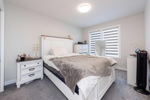 137 Edith Villas Nw, Calgary, AB - Indoor Photo Showing Bedroom