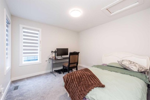 137 Edith Villas Nw, Calgary, AB - Indoor Photo Showing Bedroom