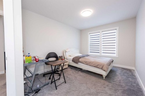 137 Edith Villas Nw, Calgary, AB - Indoor Photo Showing Bedroom