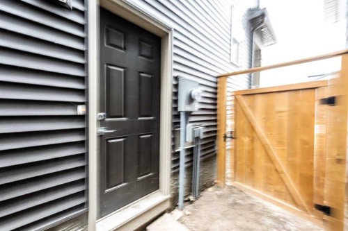 137 Edith Villas Nw, Calgary, AB - Outdoor