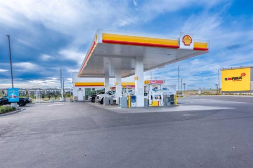 137 Edith Villas Nw, Calgary, AB - Outdoor