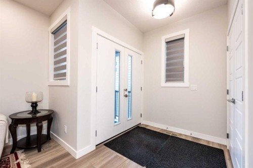 137 Edith Villas Nw, Calgary, AB - Indoor Photo Showing Other Room