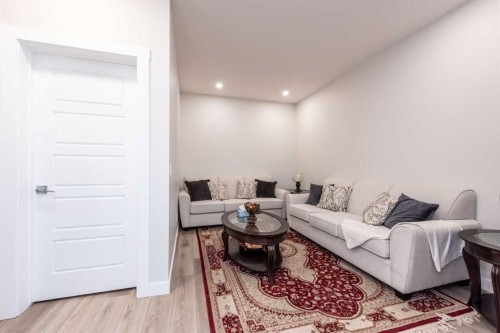 137 Edith Villas Nw, Calgary, AB - Indoor Photo Showing Living Room