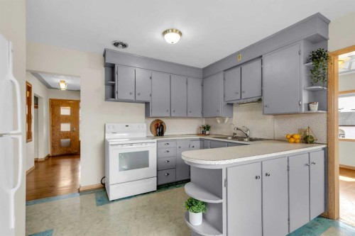 403 30 Avenue Nw, Calgary, AB - Indoor Photo Showing Kitchen With Double Sink