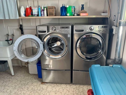 403 30 Avenue Nw, Calgary, AB - Indoor Photo Showing Laundry Room