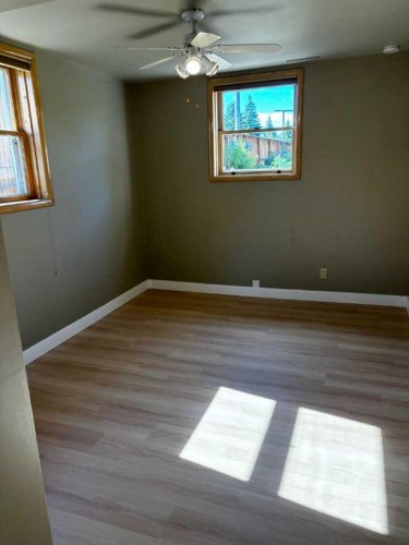 403 30 Avenue Nw, Calgary, AB - Indoor Photo Showing Other Room