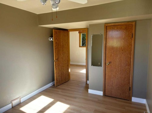 403 30 Avenue Nw, Calgary, AB - Indoor Photo Showing Other Room