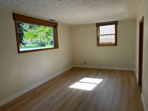 403 30 Avenue Nw, Calgary, AB - Indoor Photo Showing Other Room
