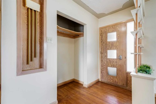 403 30 Avenue Nw, Calgary, AB - Indoor Photo Showing Other Room