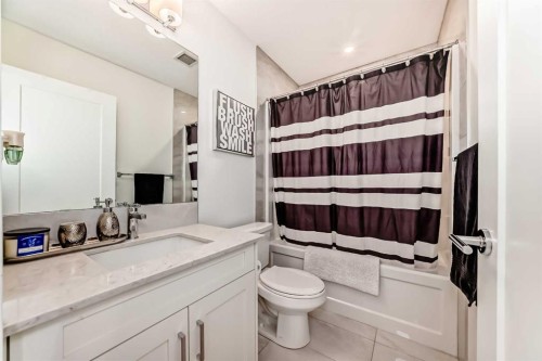 311-40 Walgrove Walk Se, Calgary, AB - Indoor Photo Showing Bathroom