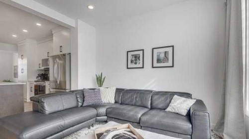 B-10 Evergreen Way, Red Deer, AB - Indoor Photo Showing Living Room