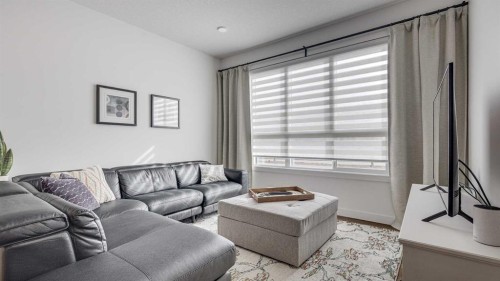 B-10 Evergreen Way, Red Deer, AB - Indoor Photo Showing Living Room