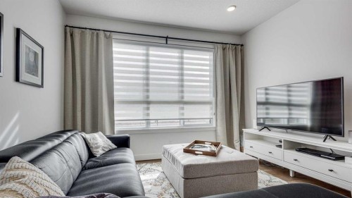 B-10 Evergreen Way, Red Deer, AB - Indoor Photo Showing Living Room