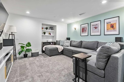 11835 Elbow Drive Sw, Calgary, AB - Indoor Photo Showing Living Room