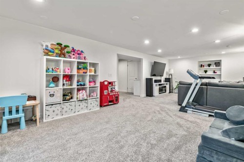 11835 Elbow Drive Sw, Calgary, AB - Indoor Photo Showing Gym Room