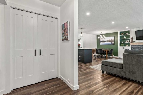 11835 Elbow Drive Sw, Calgary, AB - Indoor