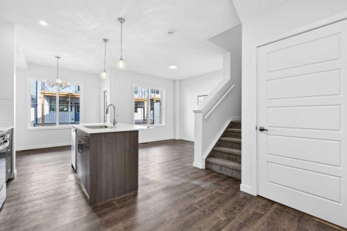 54 Creekside Way Sw, Calgary, AB - Indoor Photo Showing Kitchen