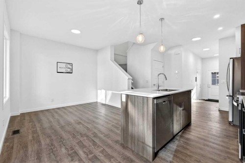54 Creekside Way Sw, Calgary, AB - Indoor Photo Showing Kitchen