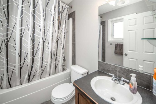 159 Kincora Heath Nw, Calgary, AB - Indoor Photo Showing Bathroom