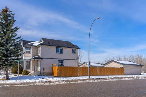 92 Taradale Drive Ne, Calgary, AB - Outdoor