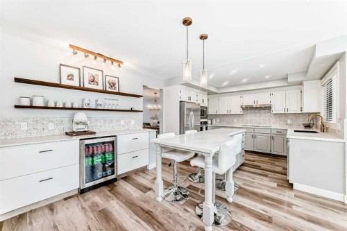 47 Canterbury Court Sw, Calgary, AB - Indoor Photo Showing Kitchen With Upgraded Kitchen