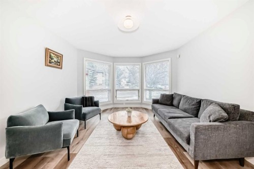 47 Canterbury Court Sw, Calgary, AB - Indoor Photo Showing Living Room