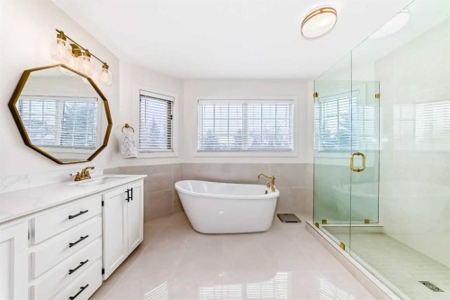 47 Canterbury Court Sw, Calgary, AB - Indoor Photo Showing Bathroom