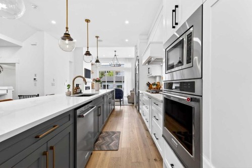 2129 27 Avenue Sw, Calgary, AB - Indoor Photo Showing Kitchen With Upgraded Kitchen