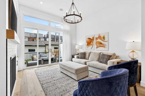 2129 27 Avenue Sw, Calgary, AB - Indoor Photo Showing Living Room
