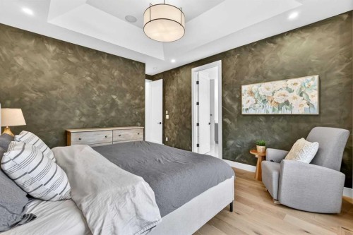 2129 27 Avenue Sw, Calgary, AB - Indoor Photo Showing Bedroom