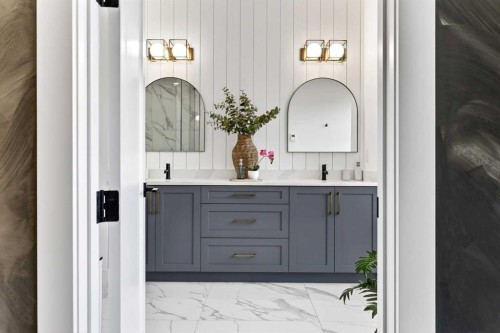 2129 27 Avenue Sw, Calgary, AB - Indoor Photo Showing Bathroom