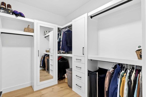 2129 27 Avenue Sw, Calgary, AB - Indoor With Storage