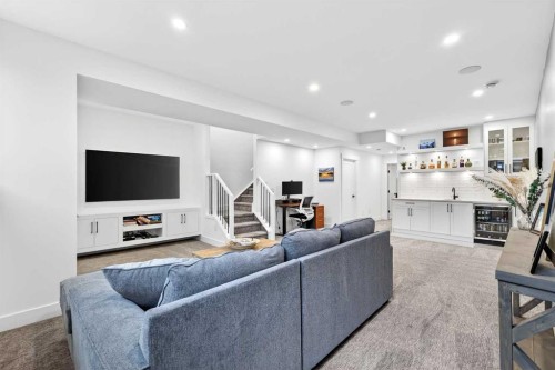 2129 27 Avenue Sw, Calgary, AB - Indoor Photo Showing Living Room