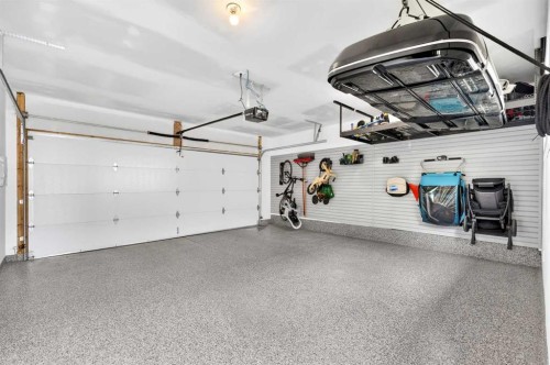 2129 27 Avenue Sw, Calgary, AB - Indoor Photo Showing Garage