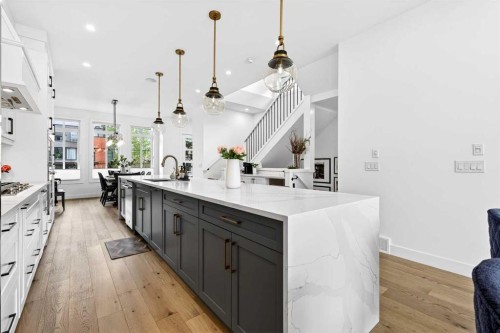 2129 27 Avenue Sw, Calgary, AB - Indoor Photo Showing Kitchen With Upgraded Kitchen