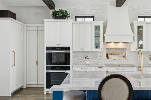 2908 Toronto Crescent Nw, Calgary, AB - Indoor Photo Showing Kitchen