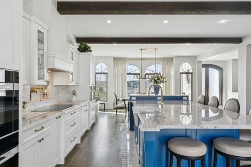 2908 Toronto Crescent Nw, Calgary, AB - Indoor Photo Showing Kitchen With Upgraded Kitchen