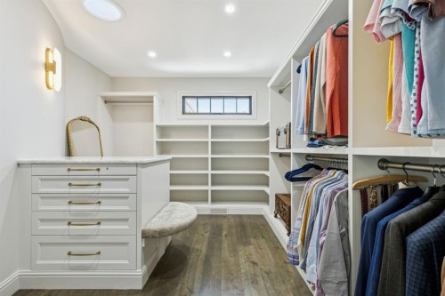 2908 Toronto Crescent Nw, Calgary, AB - Indoor With Storage