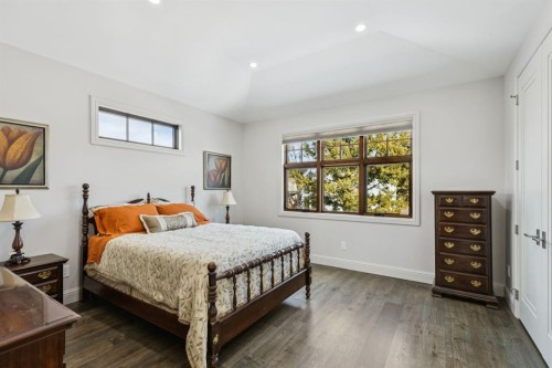 2908 Toronto Crescent Nw, Calgary, AB - Indoor Photo Showing Bedroom