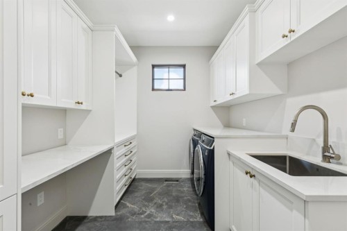 2908 Toronto Crescent Nw, Calgary, AB - Indoor Photo Showing Laundry Room