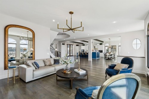 2908 Toronto Crescent Nw, Calgary, AB - Indoor Photo Showing Living Room