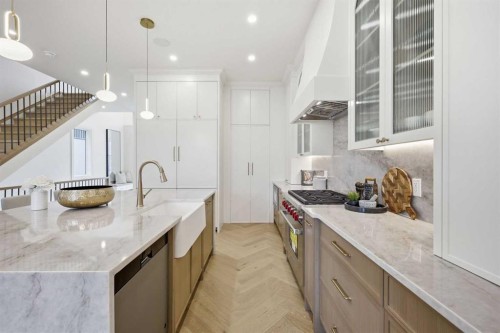 2133 29 Avenue Sw, Calgary, AB - Indoor Photo Showing Kitchen With Upgraded Kitchen