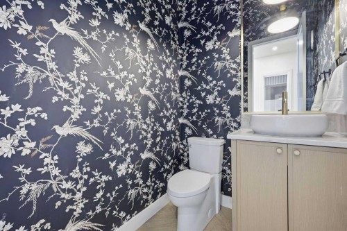 2133 29 Avenue Sw, Calgary, AB - Indoor Photo Showing Bathroom