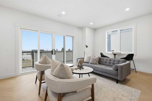 2133 29 Avenue Sw, Calgary, AB - Indoor Photo Showing Living Room