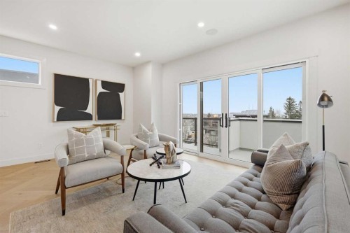 2133 29 Avenue Sw, Calgary, AB - Indoor Photo Showing Living Room