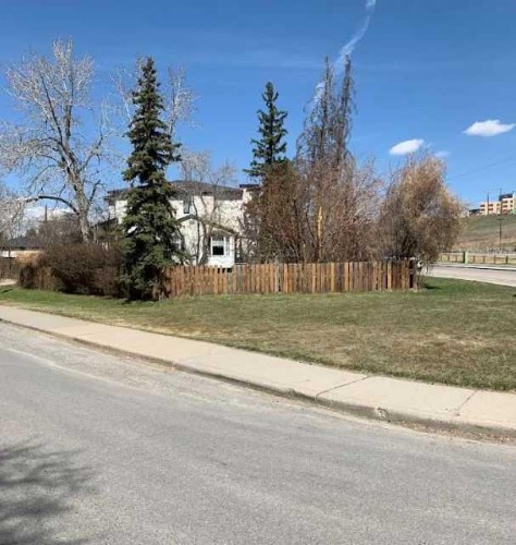 2103 Mackay Road Nw, Calgary, AB - Outdoor