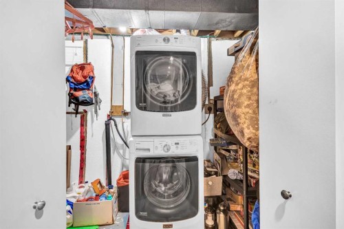 4532 Montgomery Avenue Nw, Calgary, AB - Indoor Photo Showing Laundry Room
