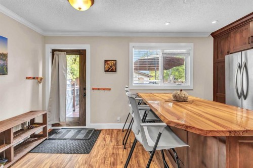 4532 Montgomery Avenue Nw, Calgary, AB - Indoor Photo Showing Other Room