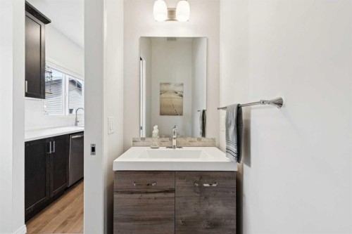 8 Walgrove Green Se, Calgary, AB - Indoor Photo Showing Bathroom