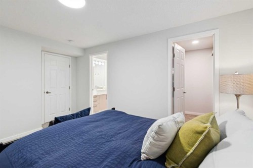 8 Walgrove Green Se, Calgary, AB - Indoor Photo Showing Bedroom